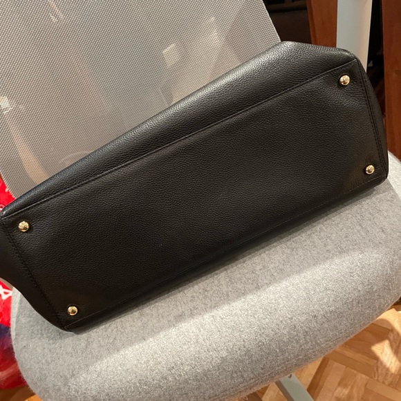 Chanel cerf tote black with gold hardware - Picture 13 of 14